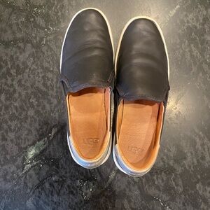 UGG Cas slip on black leather sneakers